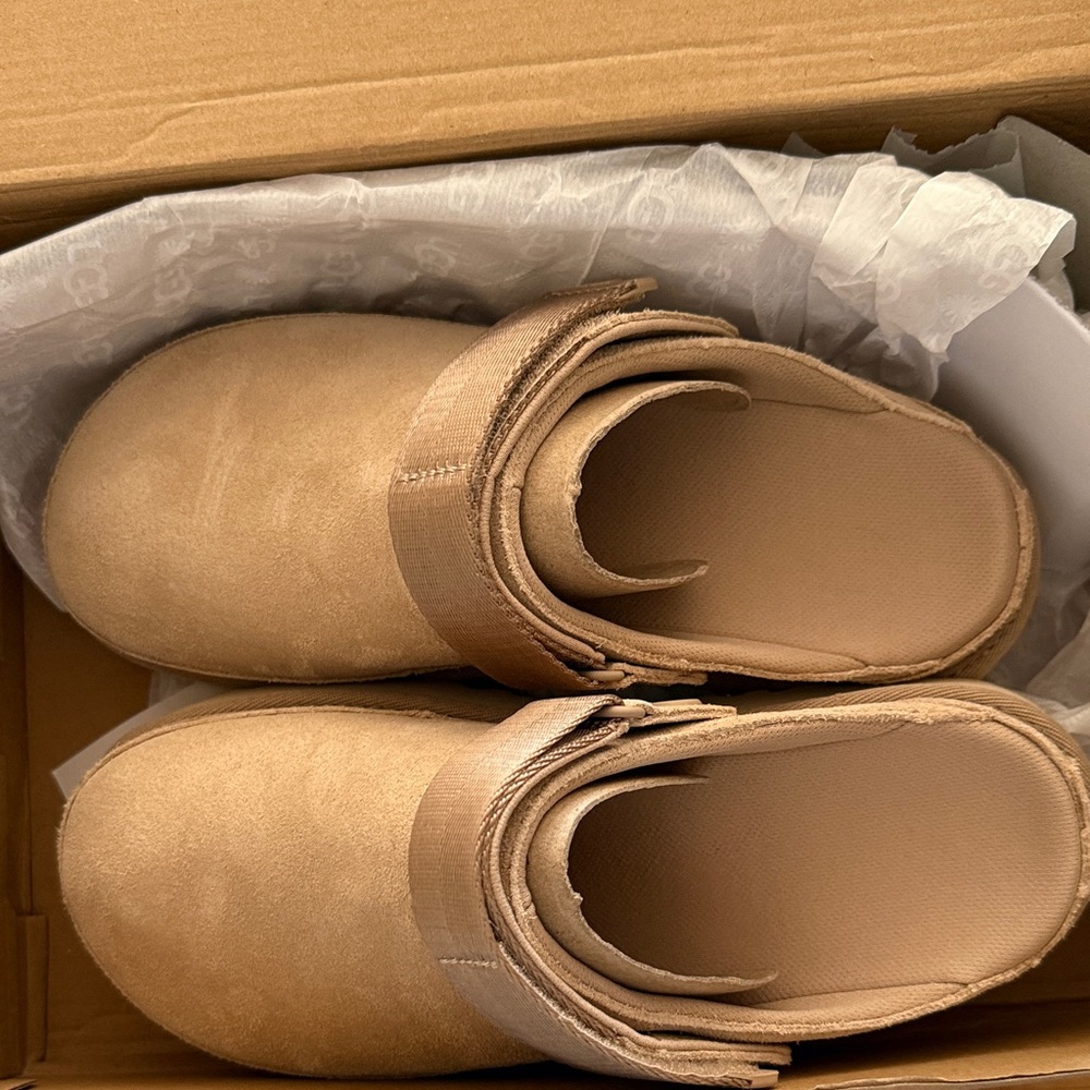 NWT NIB UGG Goldenstar Clog sz 8 Sand